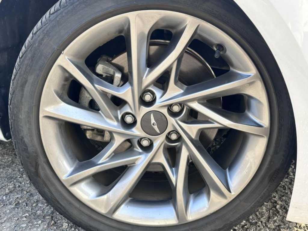 Genesis G70 - Vista 5