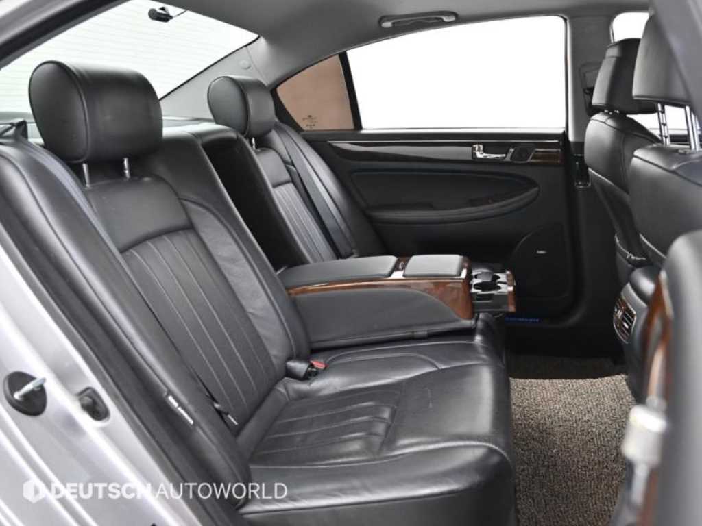 HYUNDAI Genesis - Vista 12