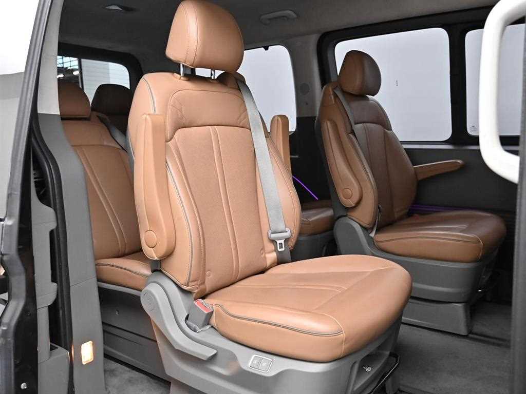 HYUNDAI Staria - Vista 12