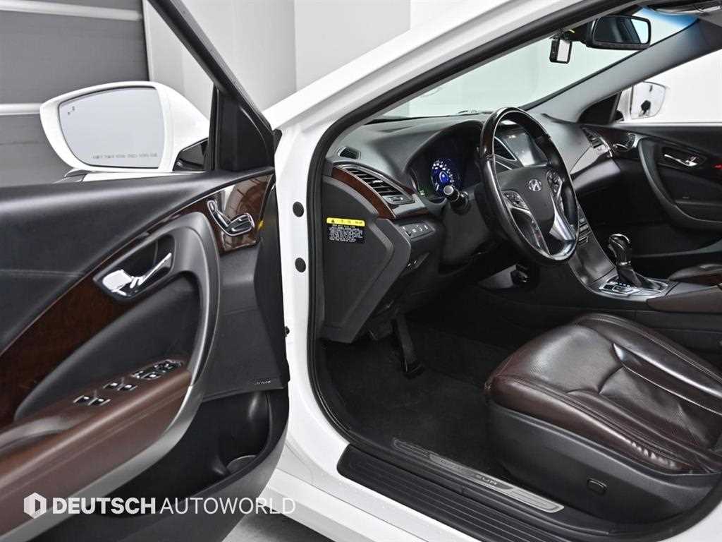 HYUNDAI Grandeur - Vista 11