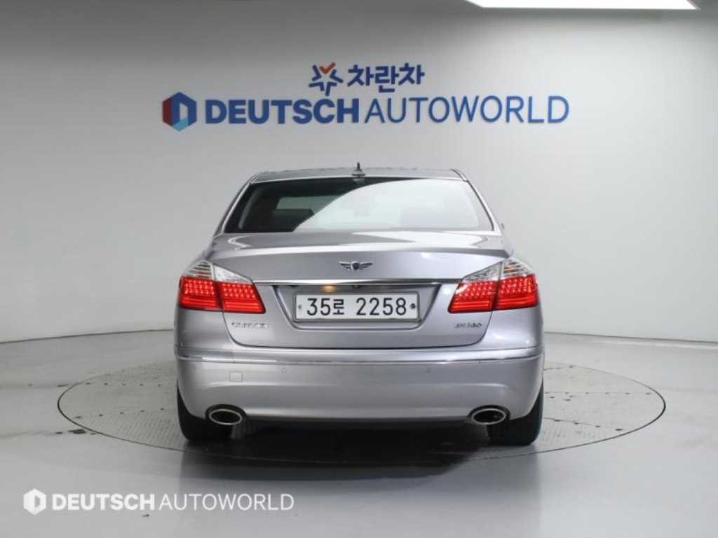 HYUNDAI Genesis - Vista 4