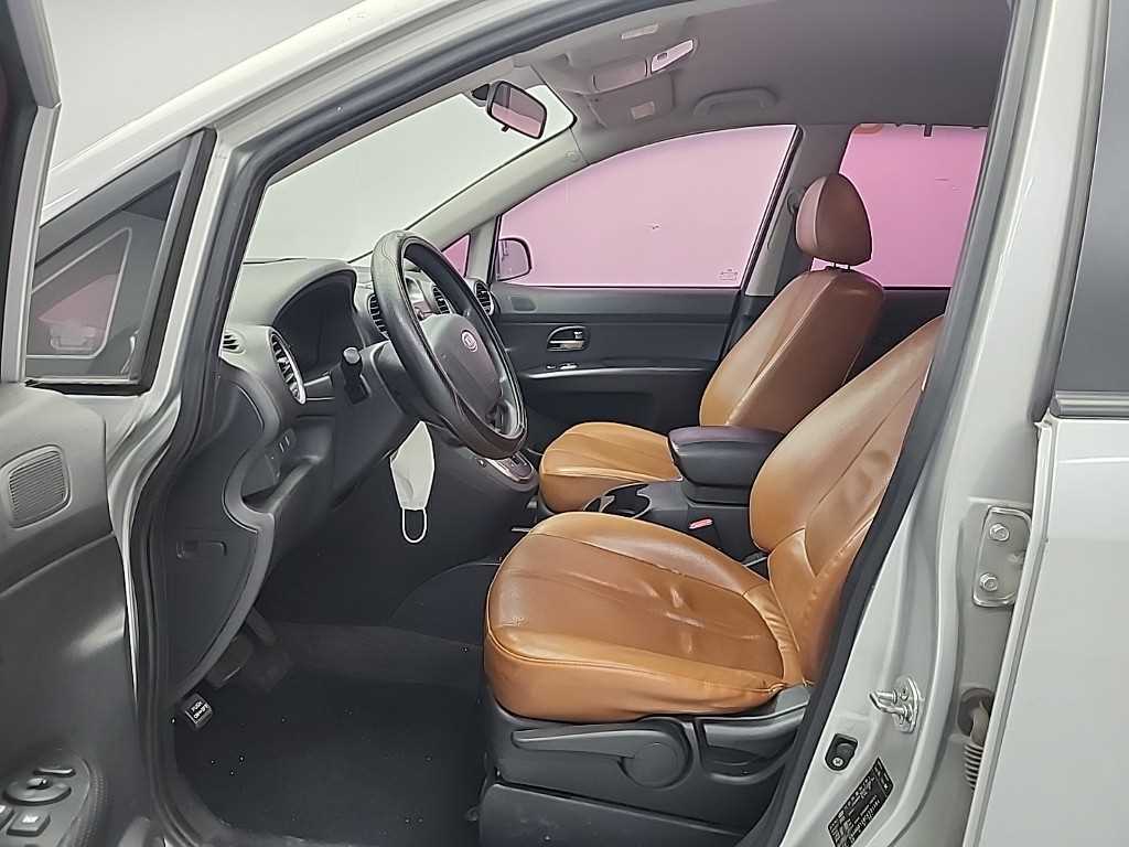 KIA Carens - Vista 10