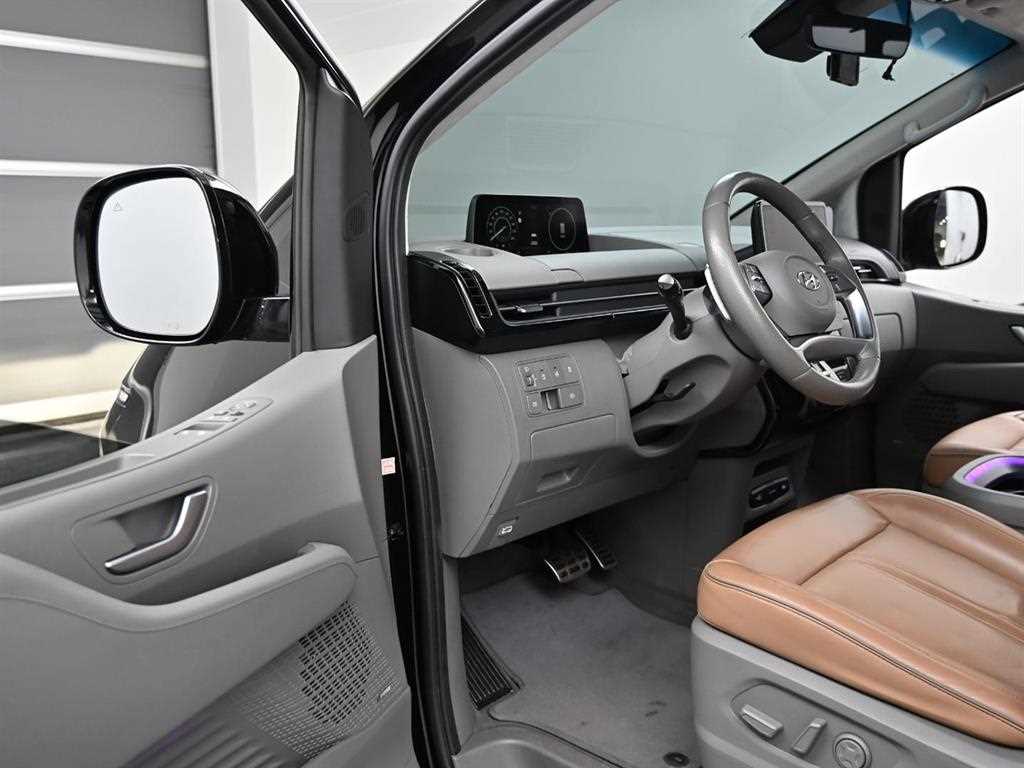 HYUNDAI Staria - Vista 11