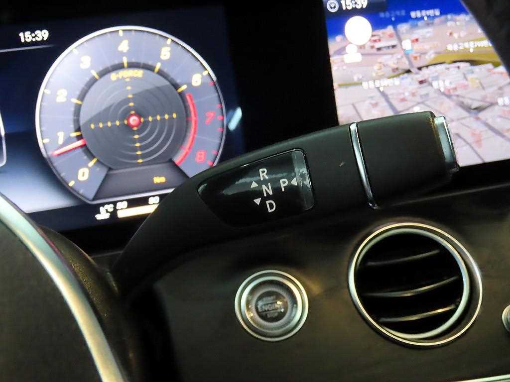 Mercedes Benz E class - Vista 12