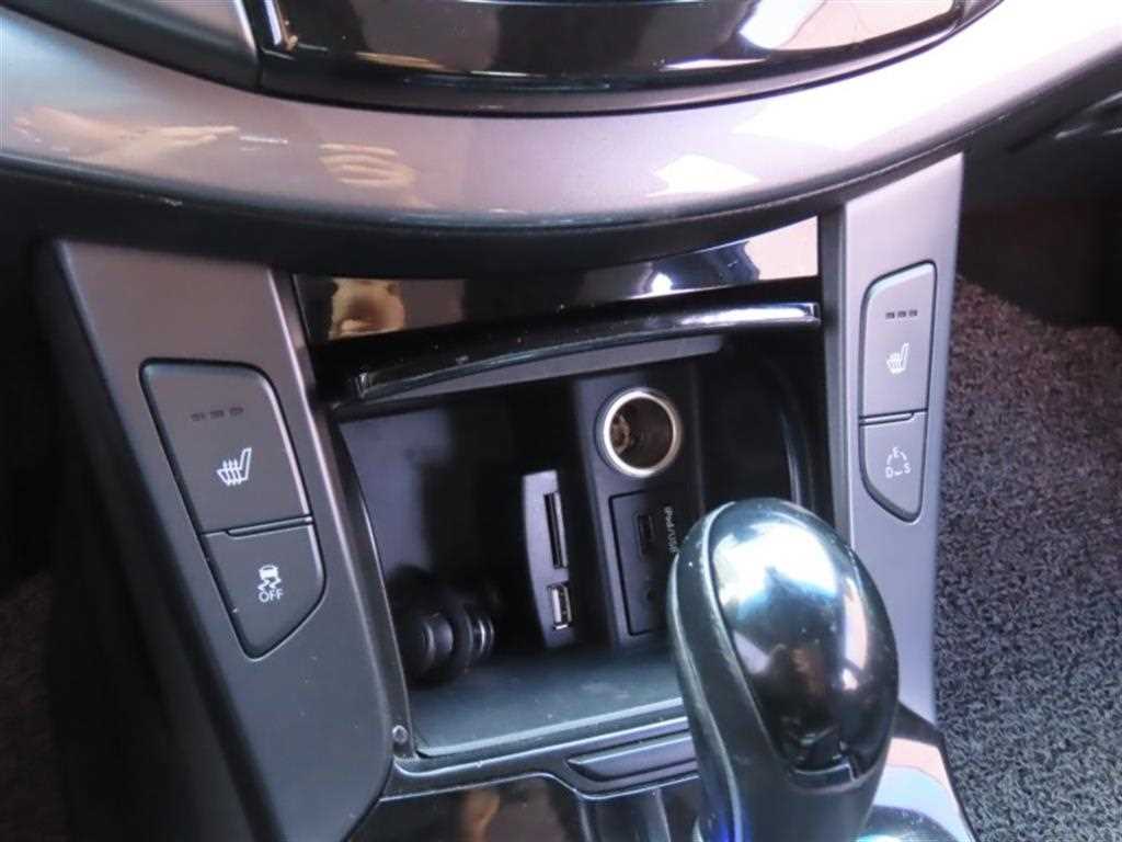 HYUNDAI i40 - Vista 7