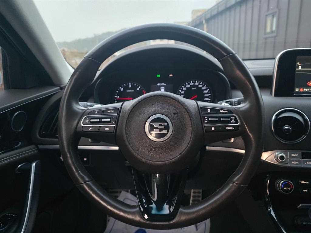 KIA Stinger - Vista 5