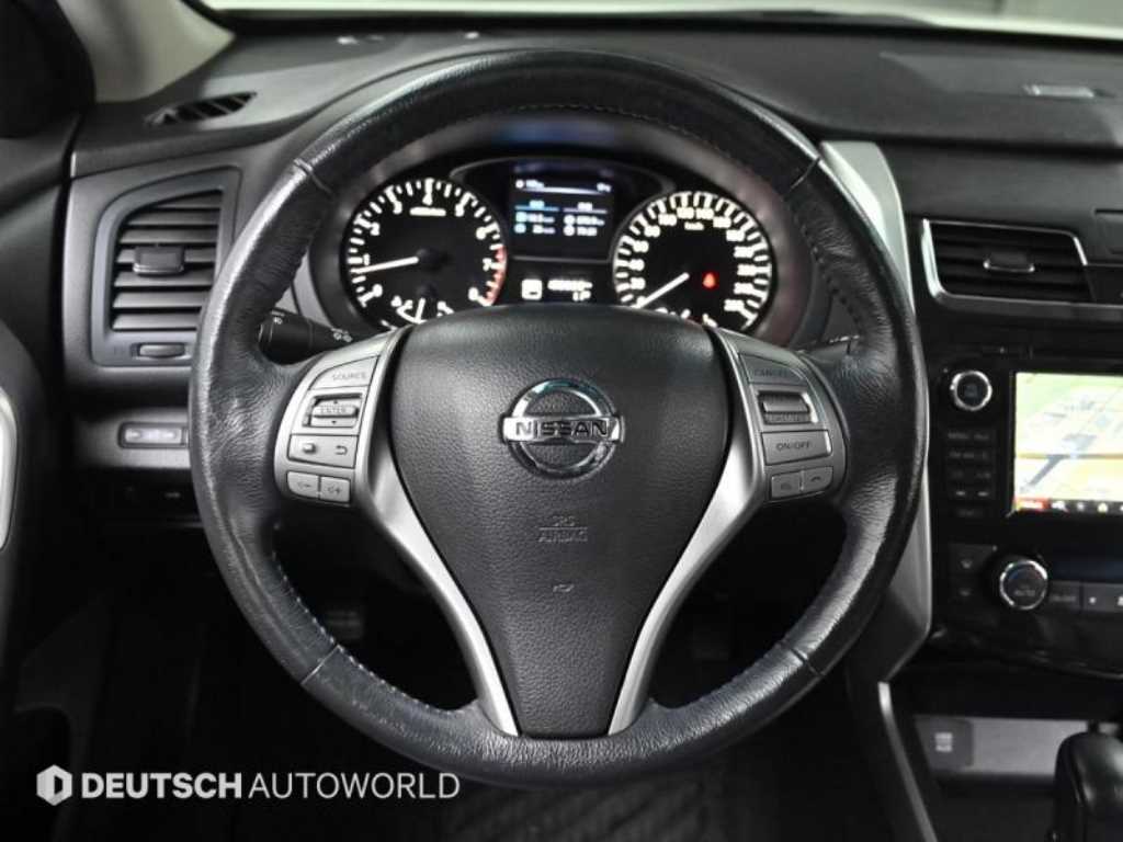 Nissan Altima - Vista 10