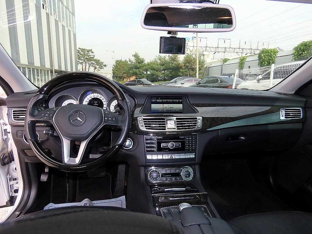 Mercedes Benz CLS Class - Vista 7