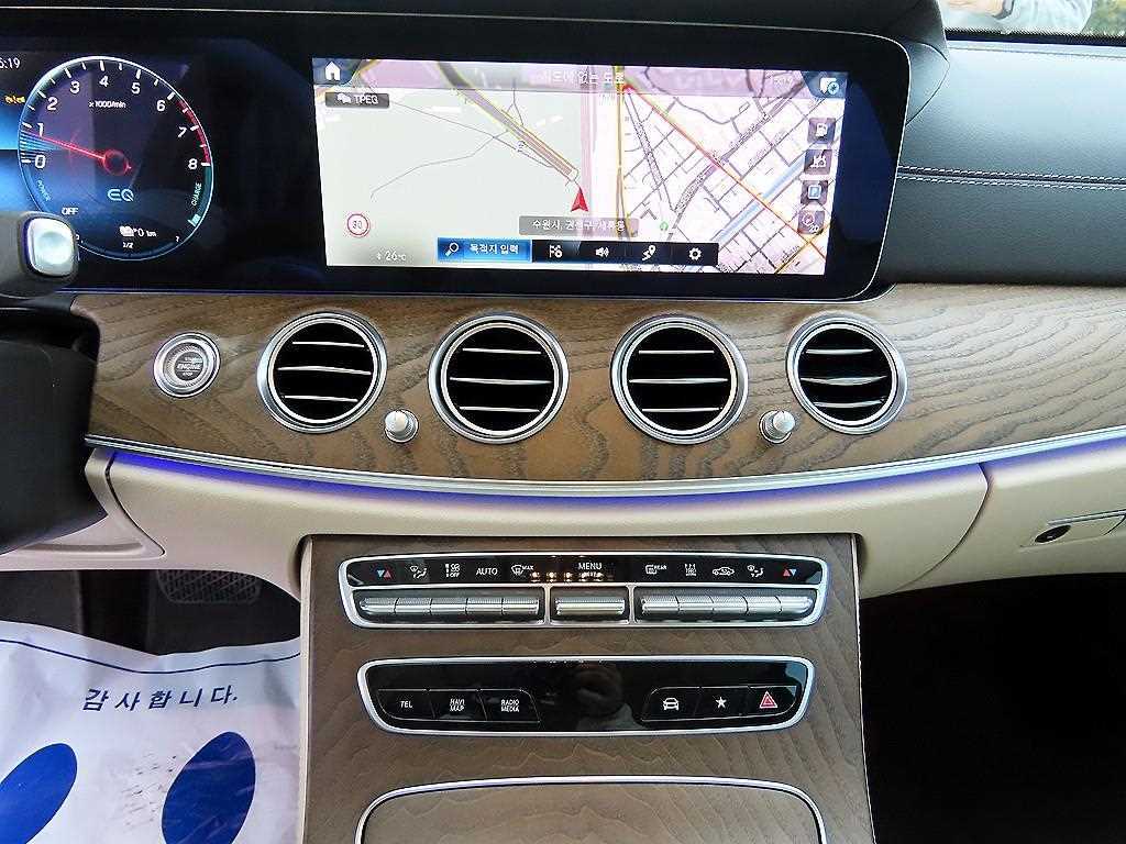 Mercedes Benz E class - Vista 12