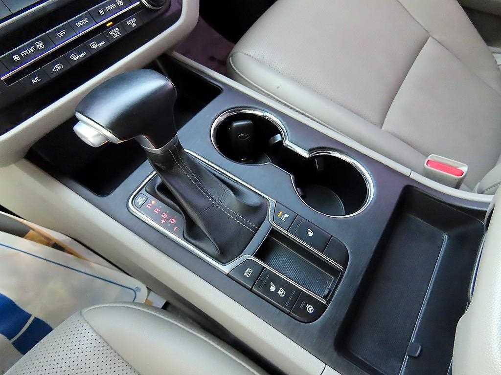 KIA Carnival - Vista 11