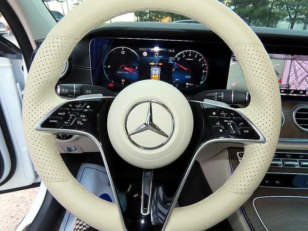 Mercedes Benz E class - Vista 8