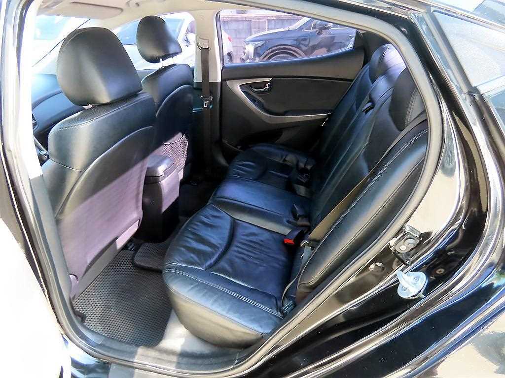 HYUNDAI Avante - Vista 6