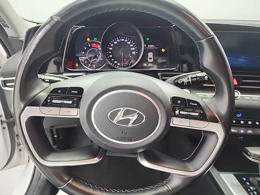 HYUNDAI Avante - Vista 9