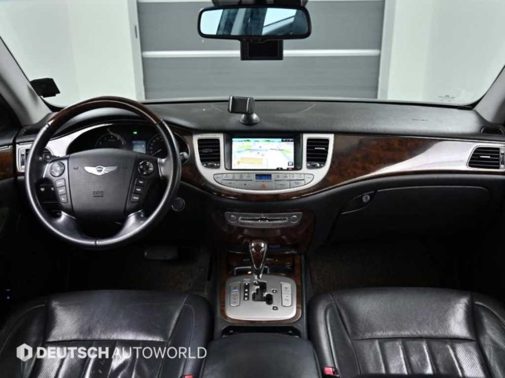 HYUNDAI Genesis - Vista 7