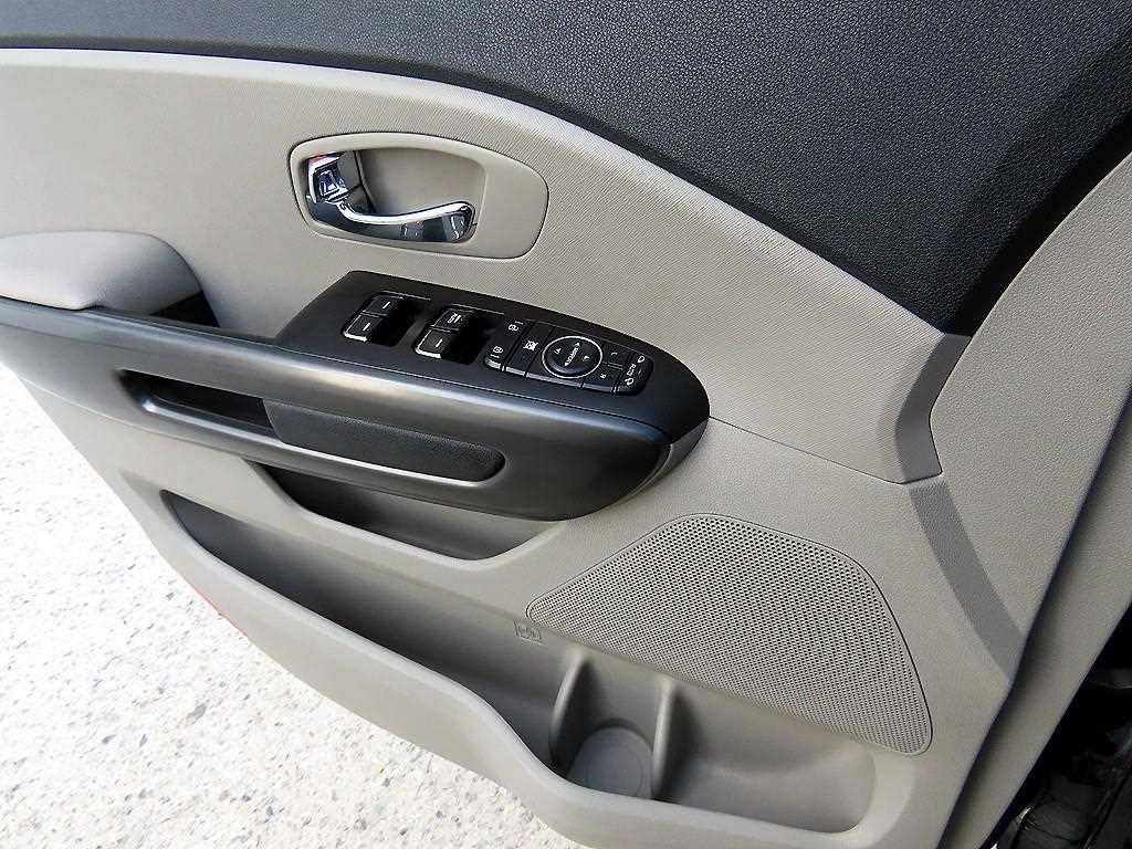 KIA Carnival - Vista 12
