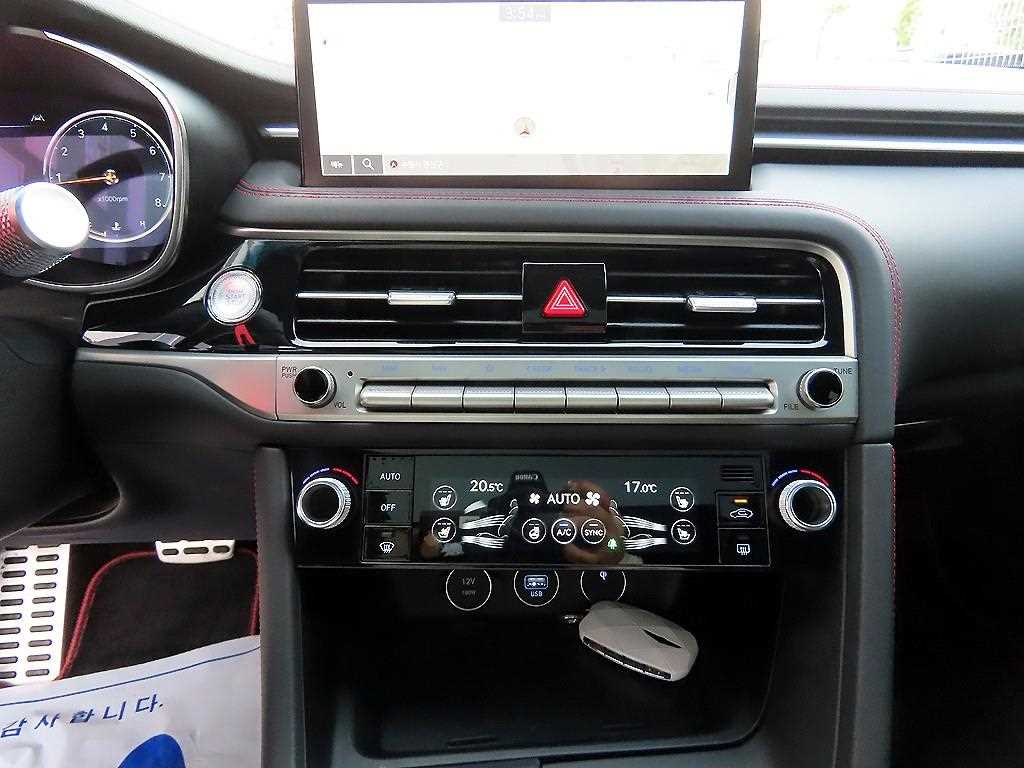 Genesis G70 - Vista 12