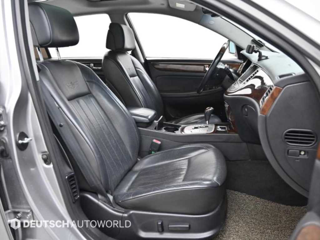 HYUNDAI Genesis - Vista 10