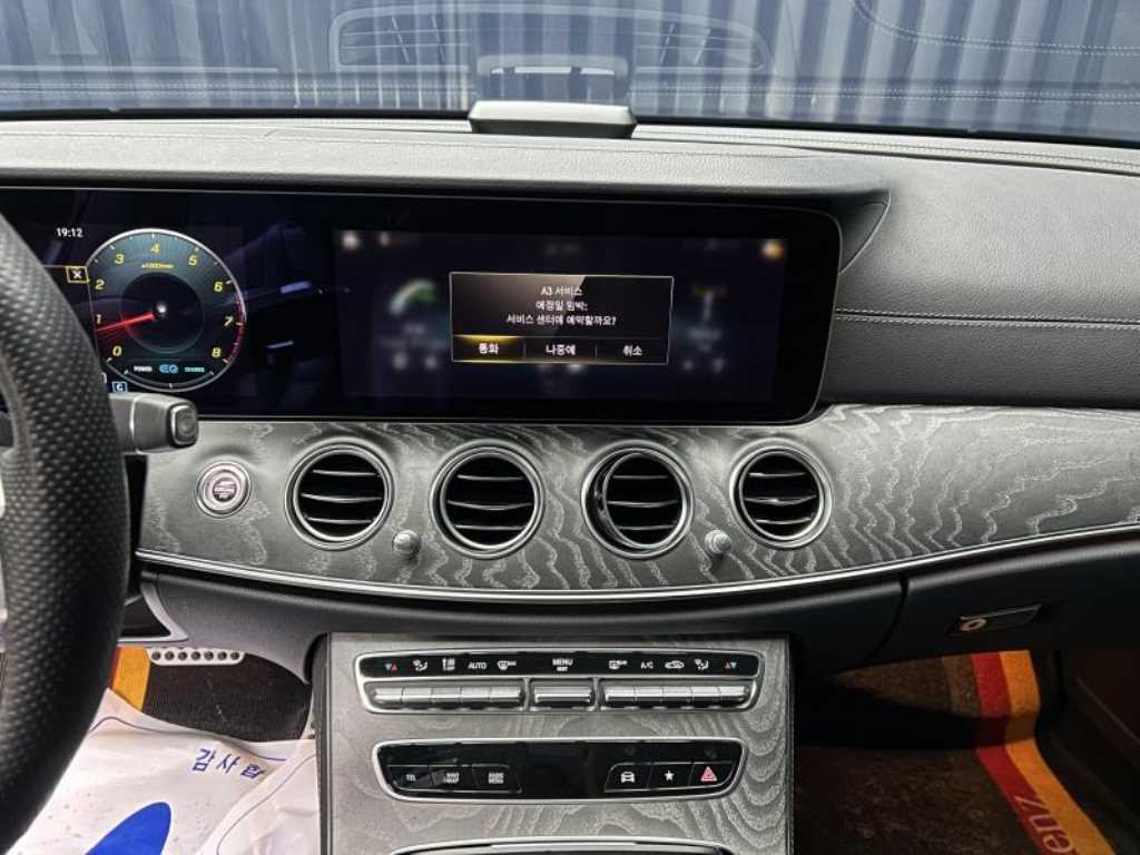 Mercedes Benz E class - Vista 9