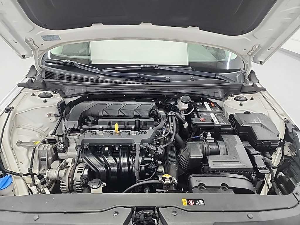 HYUNDAI Avante - Vista 5