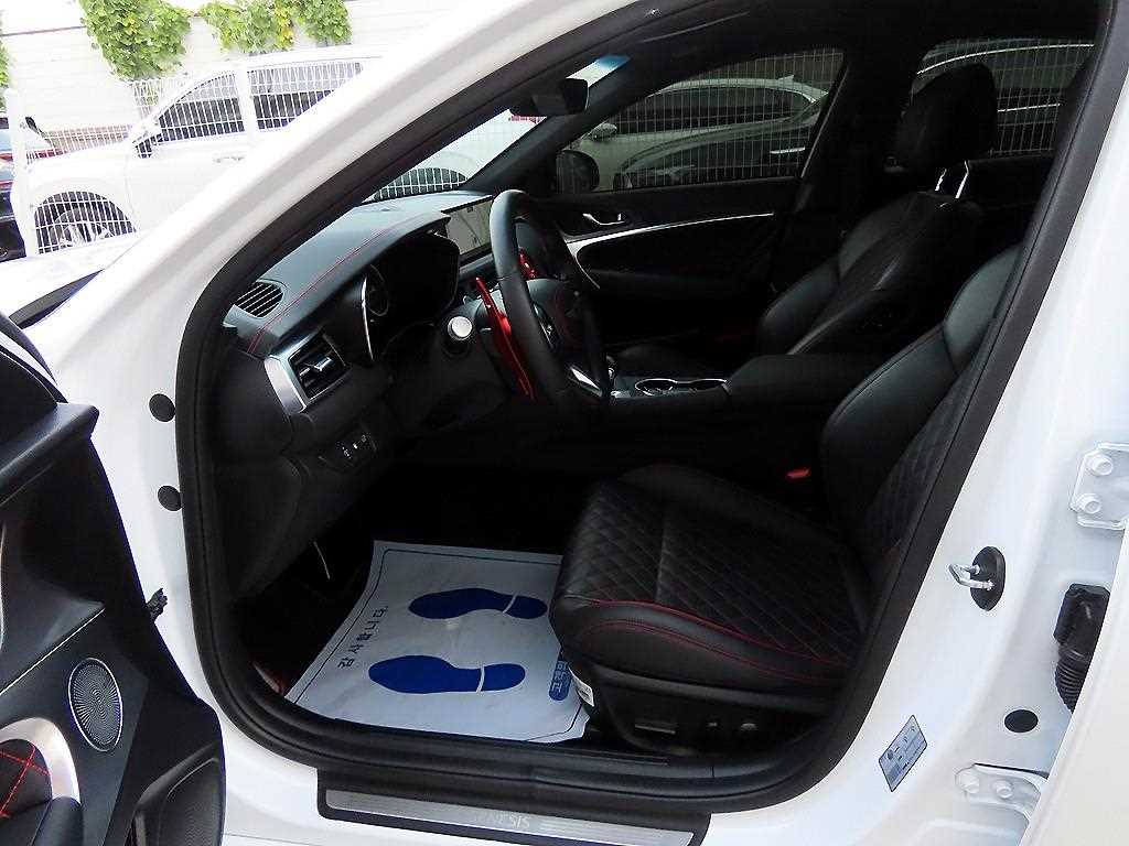 Genesis G70 - Vista 5