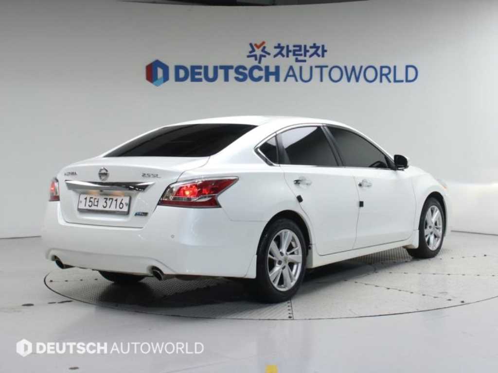 Nissan Altima - Vista 4