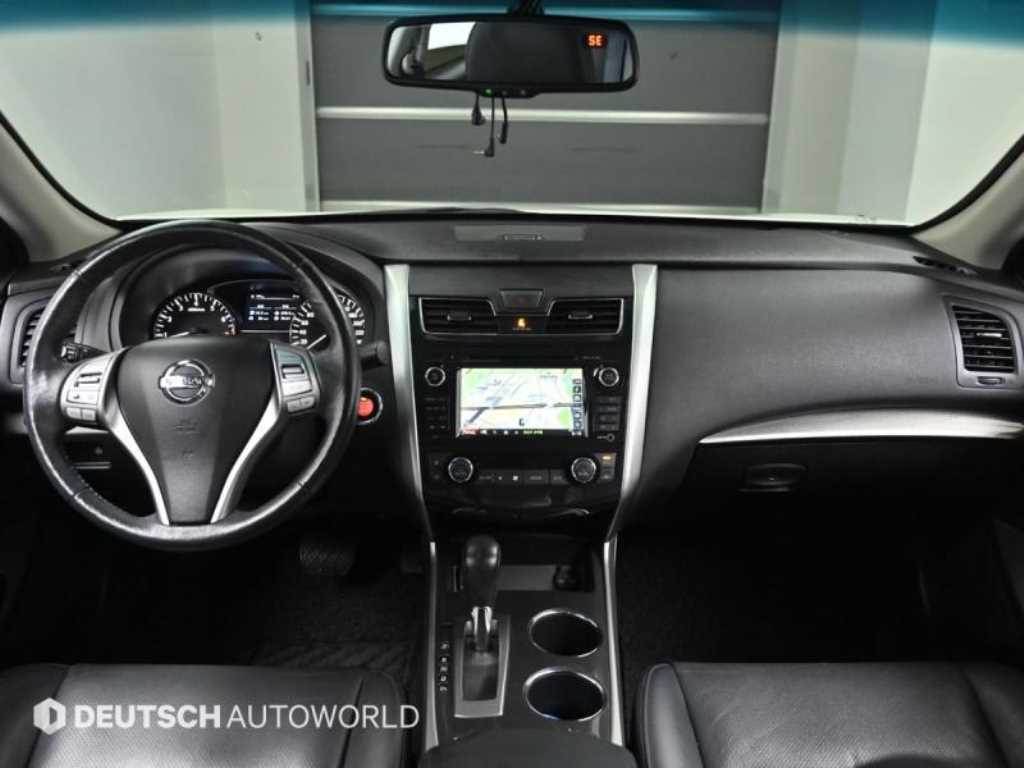 Nissan Altima - Vista 5