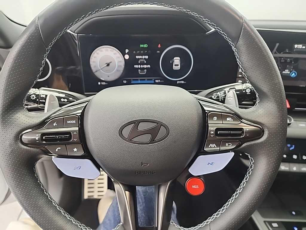 HYUNDAI Avante - Vista 9