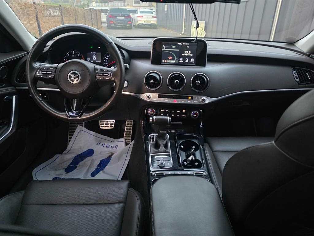 KIA Stinger - Vista 4