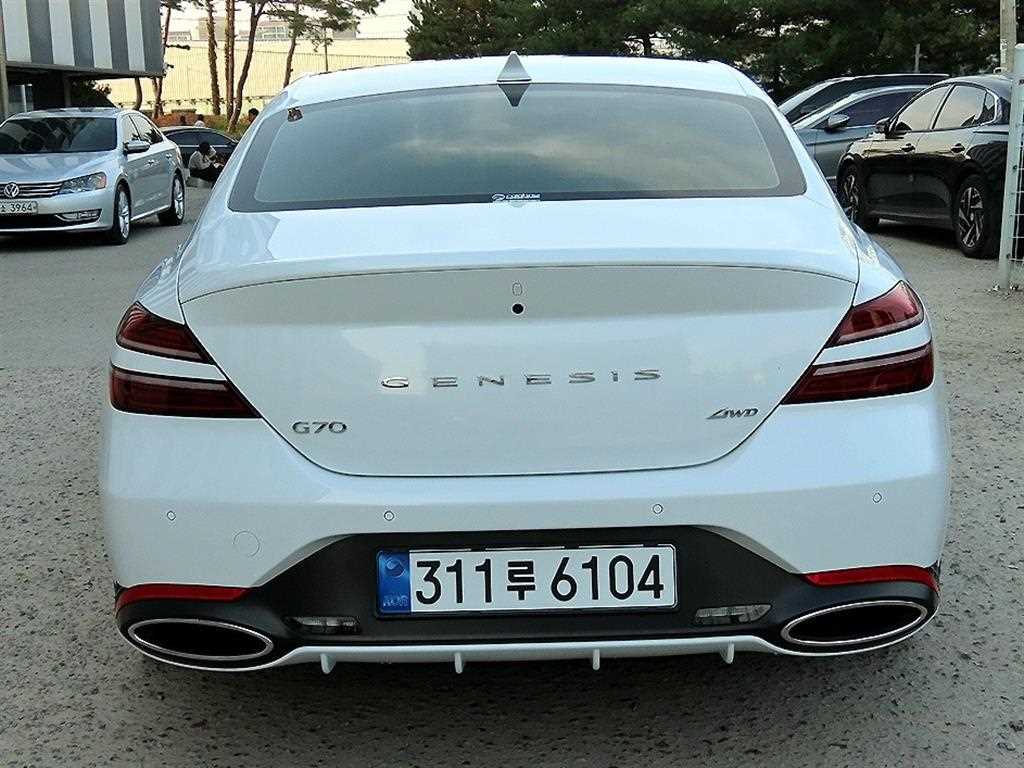 Genesis G70 - Vista 4