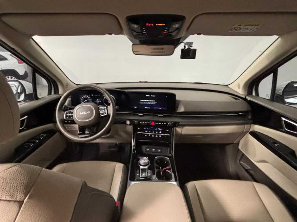 KIA Carnival - Vista 5