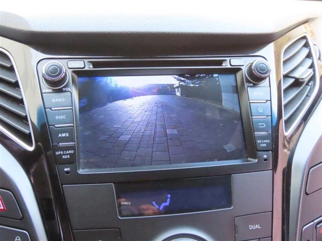 HYUNDAI i40 - Vista 10