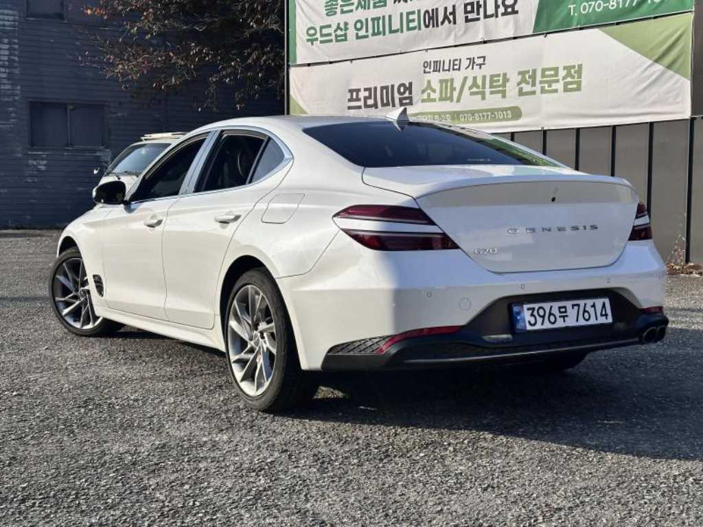 Genesis G70 - Vista 4