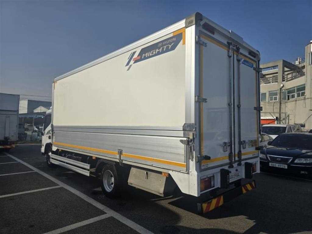 medium and large cargo truck - Vista 6