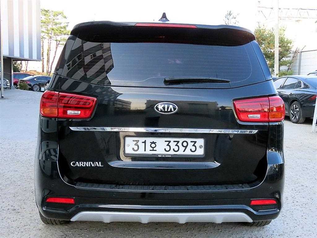 KIA Carnival - Vista 4