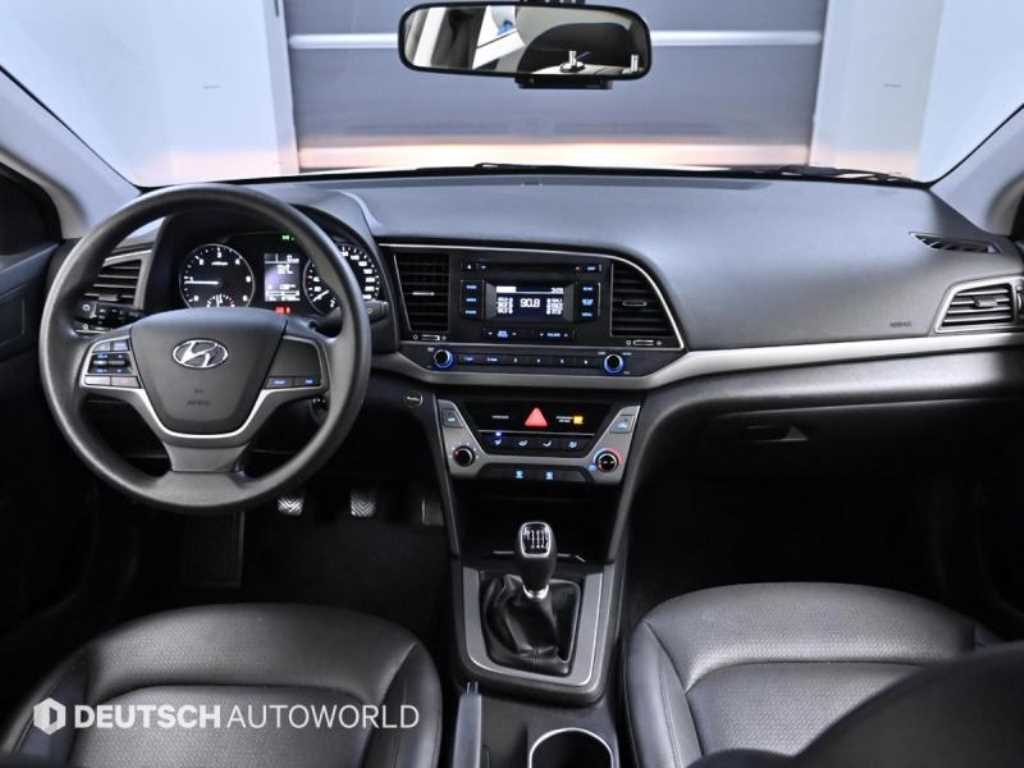 HYUNDAI Avante - Vista 7