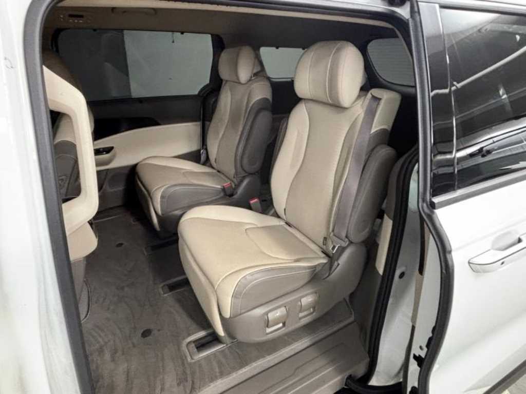 KIA Carnival - Vista 8