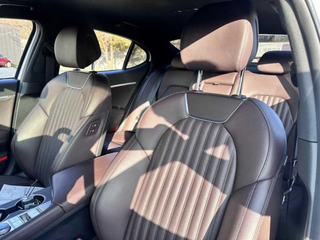 Genesis G70 - Vista 7