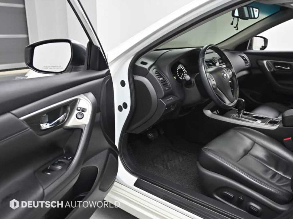 Nissan Altima - Vista 6