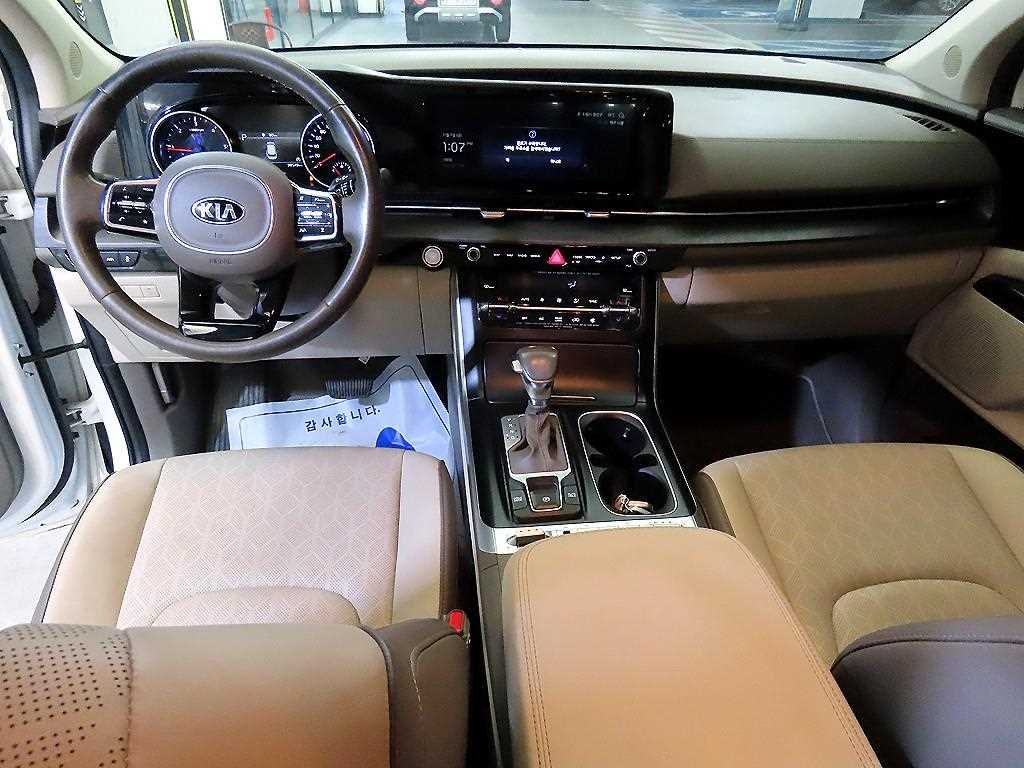 KIA Carnival - Vista 11