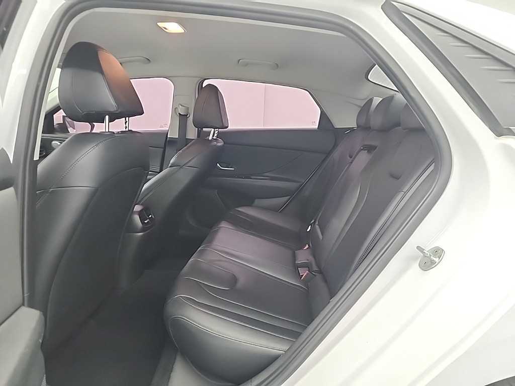 HYUNDAI Avante - Vista 12