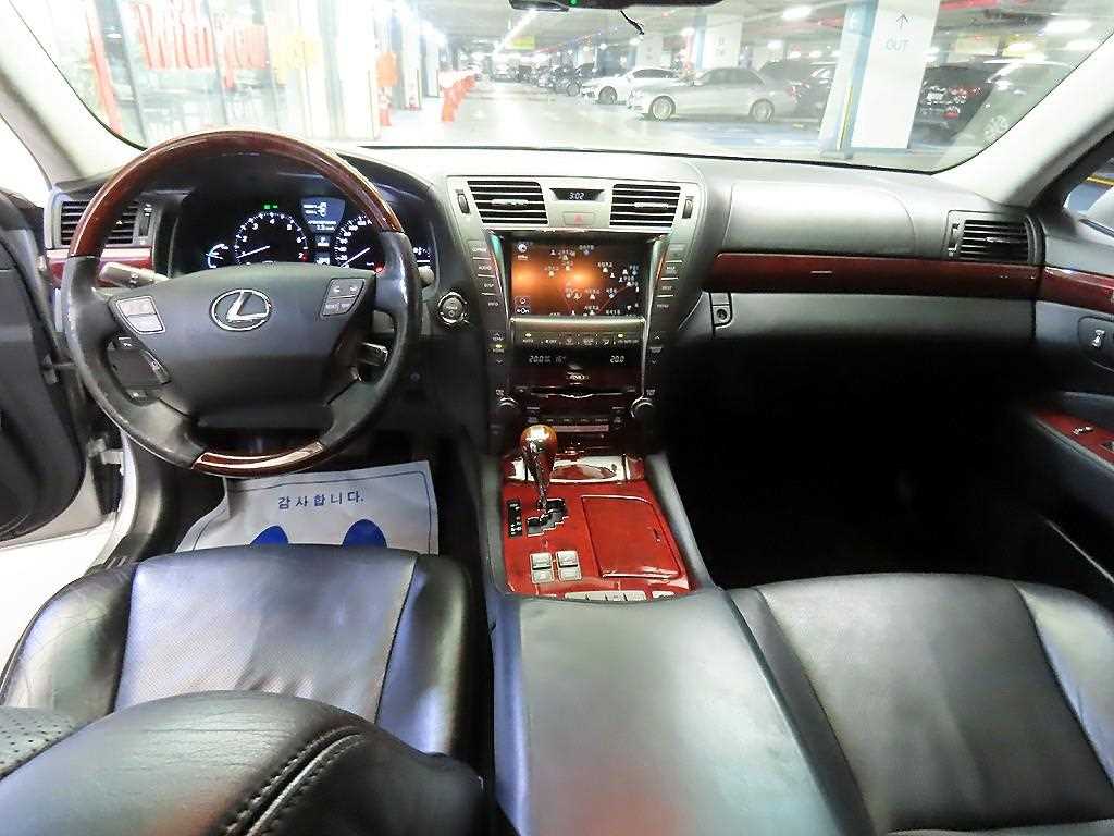 Lexus LS - Vista 10