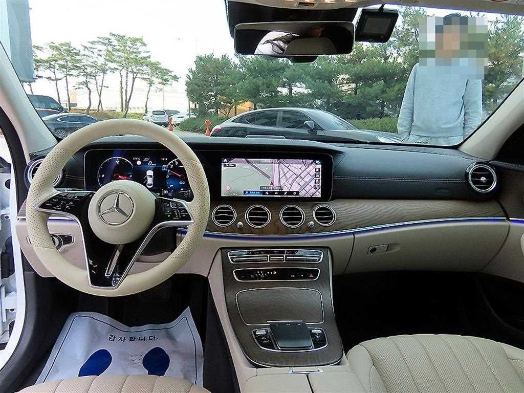 Mercedes Benz E class - Vista 7