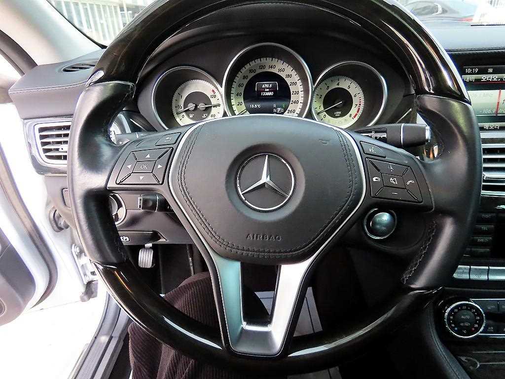 Mercedes Benz CLS Class - Vista 8