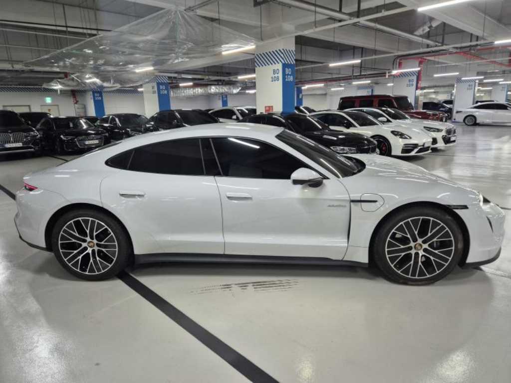 Porsche Taycan - Vista 3