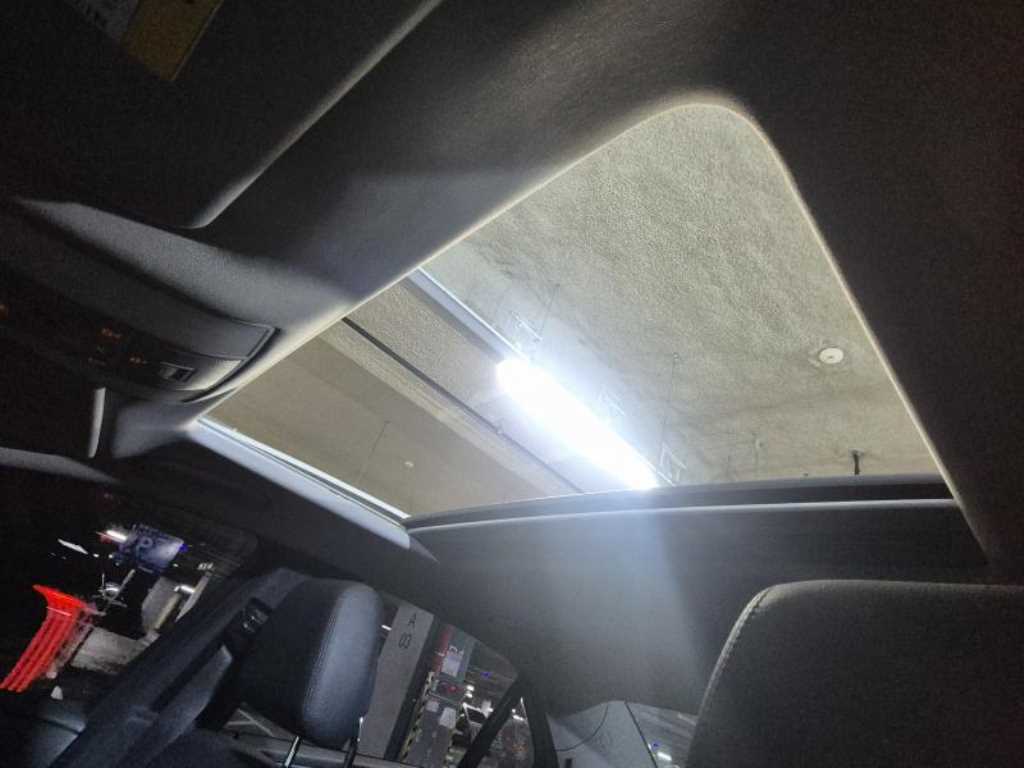 Mercedes Benz E class - Vista 12