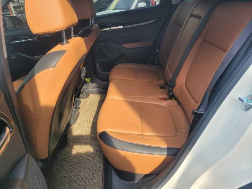 KIA Seltos - Vista 5