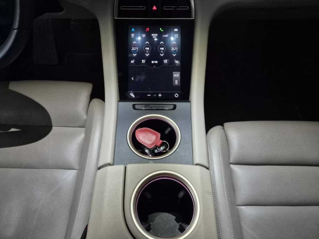 Porsche Taycan - Vista 8