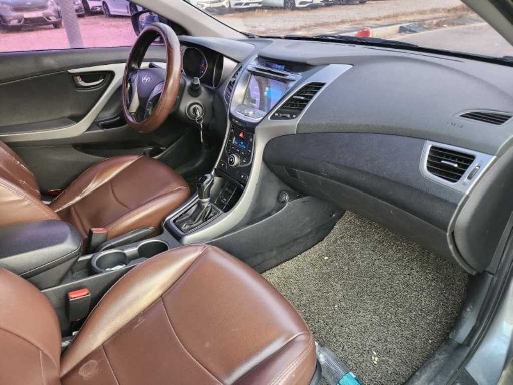 HYUNDAI Avante - Vista 7