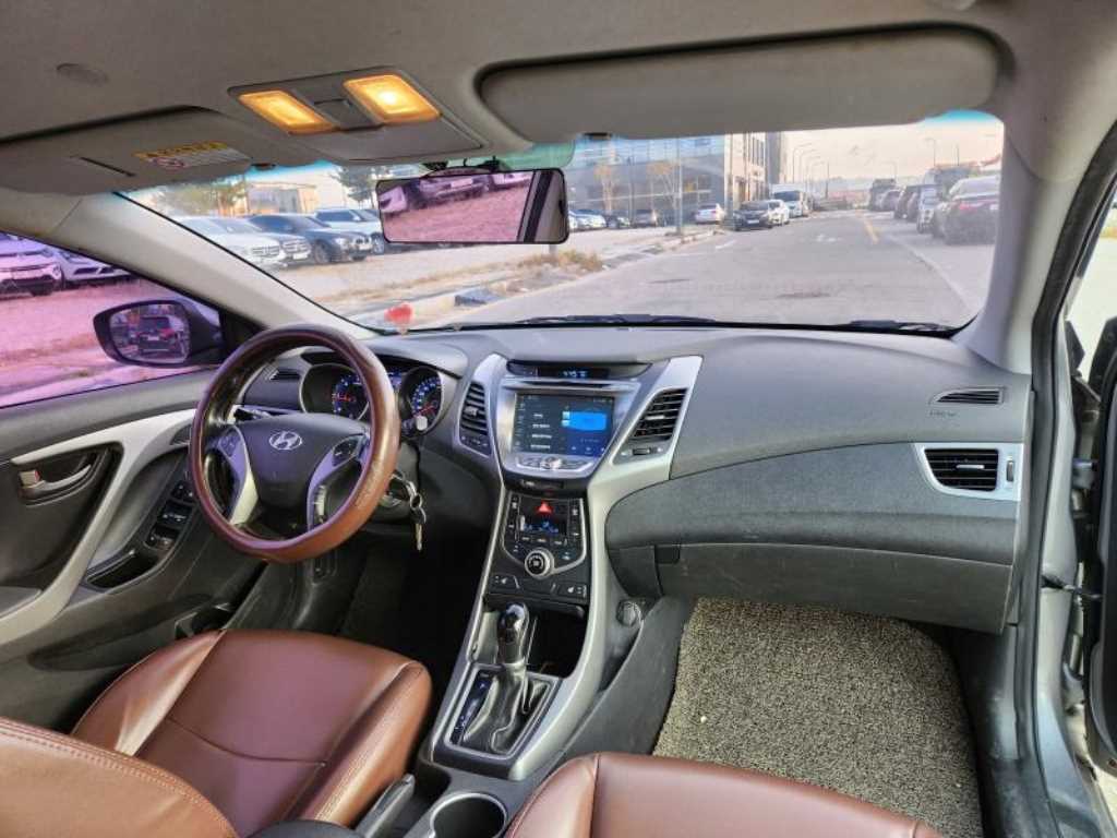 HYUNDAI Avante - Vista 6