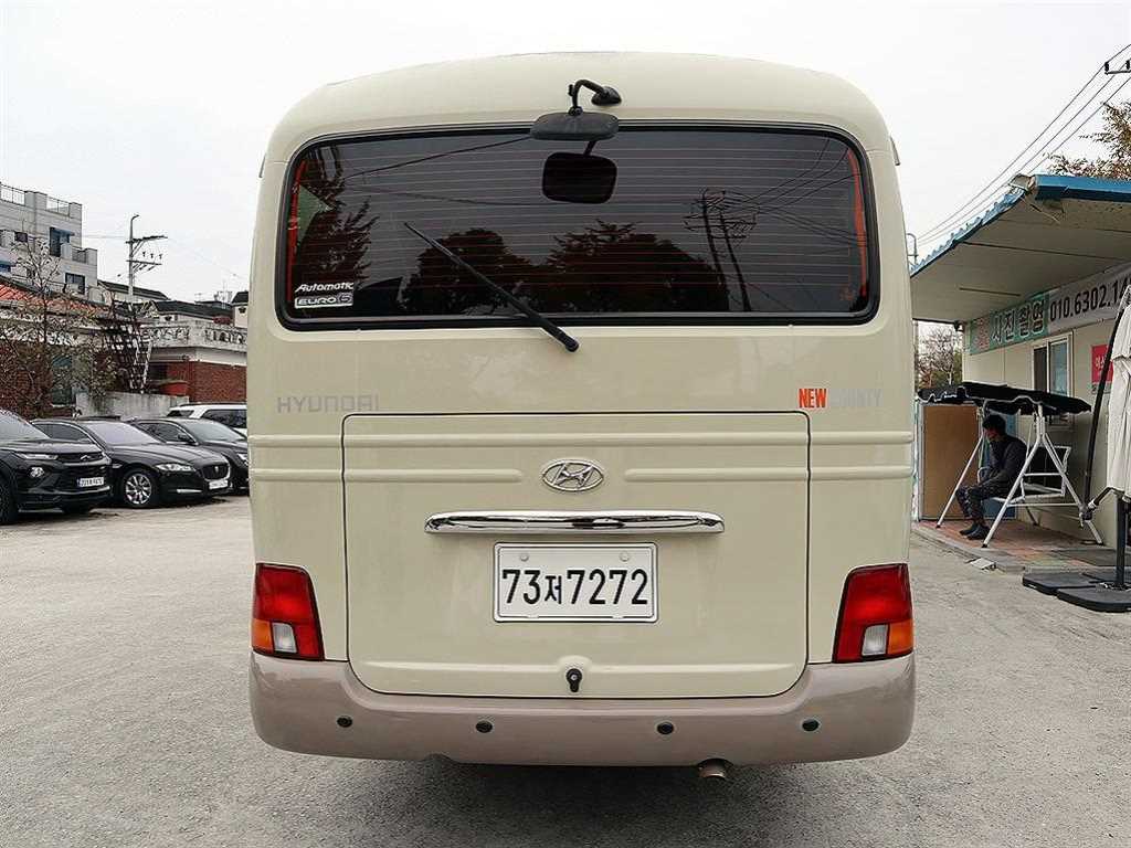 medium and large bus Hyundai bus - Vista 4